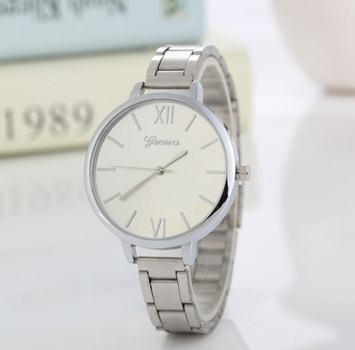 Elegant Round Dial Women’s Quartz Watch